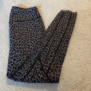Varley S cheetah print, detailed legging